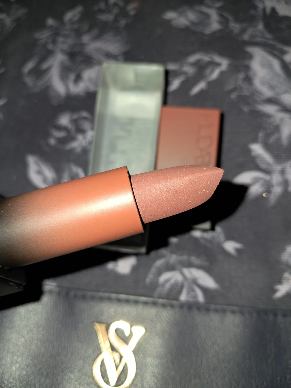 HUDA BEAUTY Power Bullet Matte Lipstick — First Kiss
